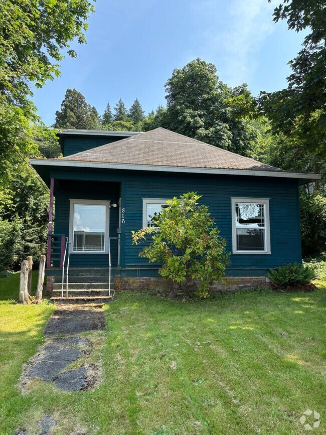 Building Photo - Great 5 Bedroom + 2 Bath House with Flexib...