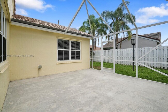 Building Photo - 824 Sand Creek Cir