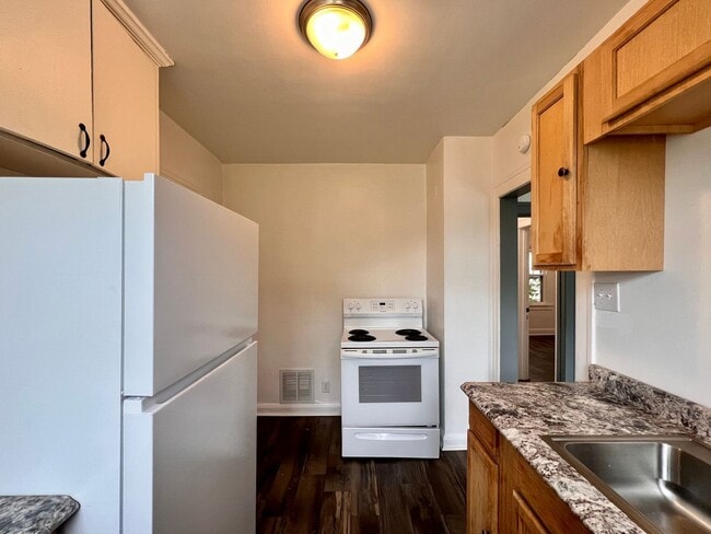 Building Photo - 4158 Mayfield Dr