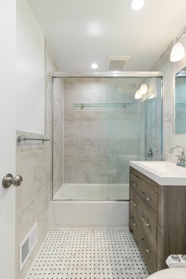 Building Photo - 165 Byrne Ave