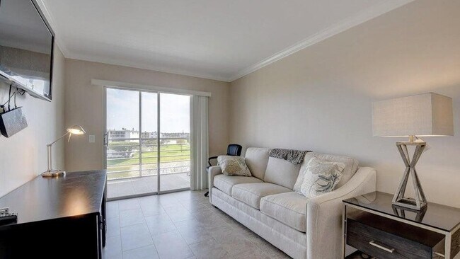 Building Photo - 4028 Newcastle B