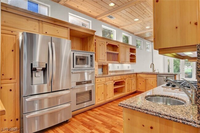Building Photo - 9005 Opus Dr