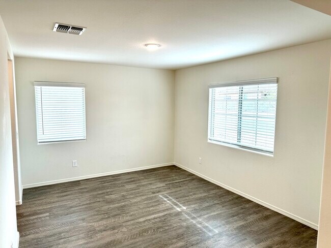 Building Photo - 1556 Demain Dr