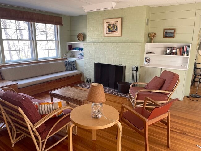 Building Photo - 45 Old Cove Rd