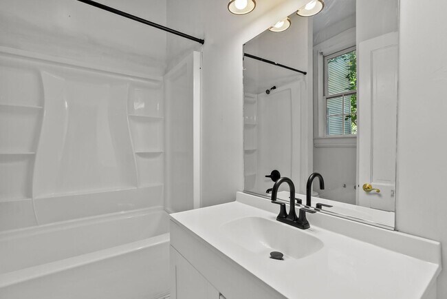 Building Photo - 403 Dinwiddie St