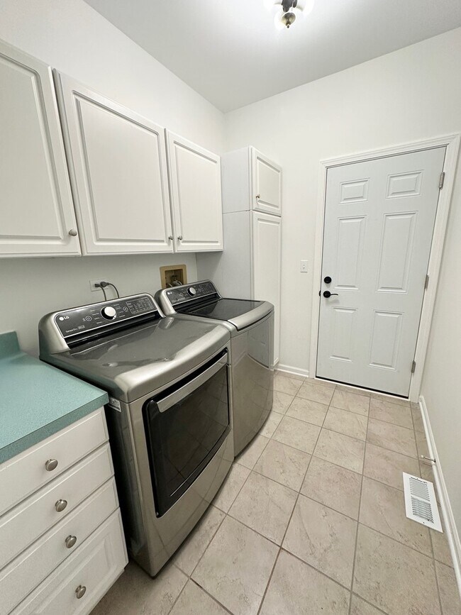 Building Photo - 224 Charlotte Pl