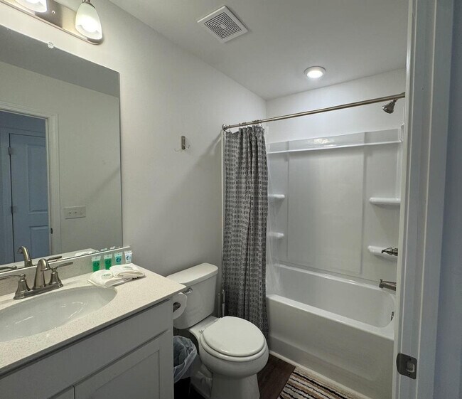 Building Photo - 149 Roxanne Dr