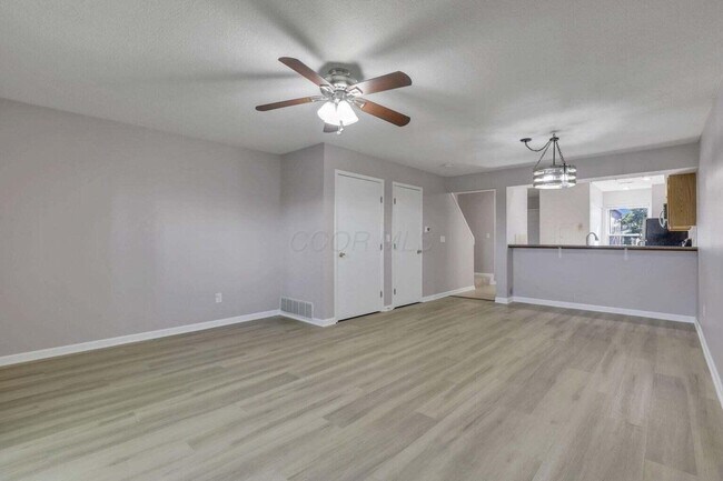 Building Photo - 1211 Rivercrest Dr S