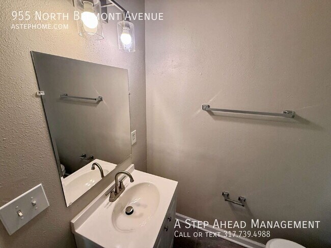 Building Photo - 955 N Belmont Ave