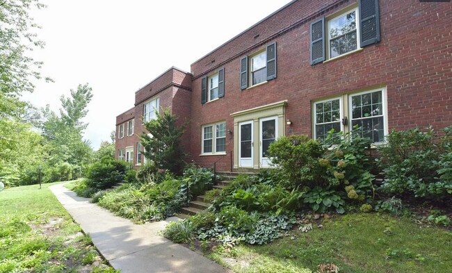 Building Photo - 1500 S Barton St