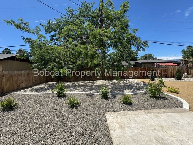 Building Photo - 700 Cottonwood Dr