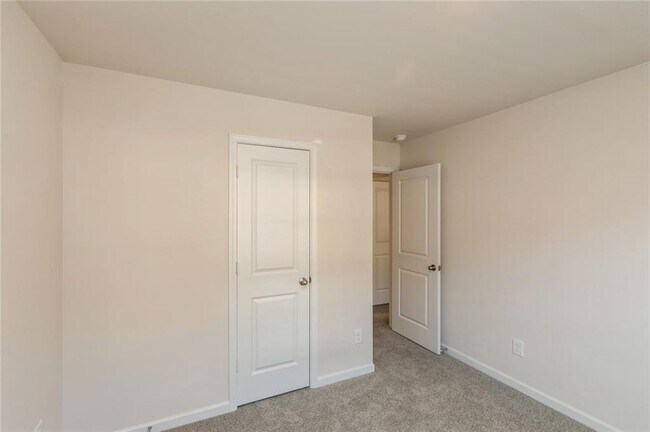 Building Photo - 625 Mackenzie Cv