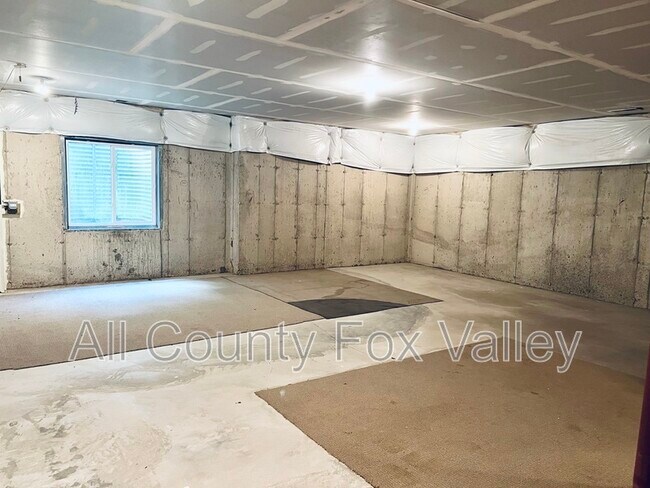 Building Photo - 1844 Crenshaw Cir