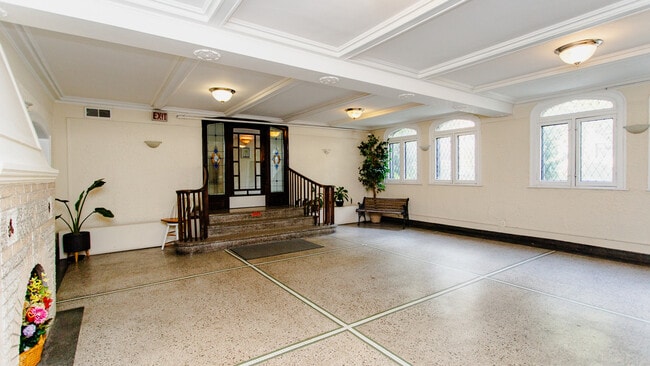 Building Photo - 1127 W Farwell Ave