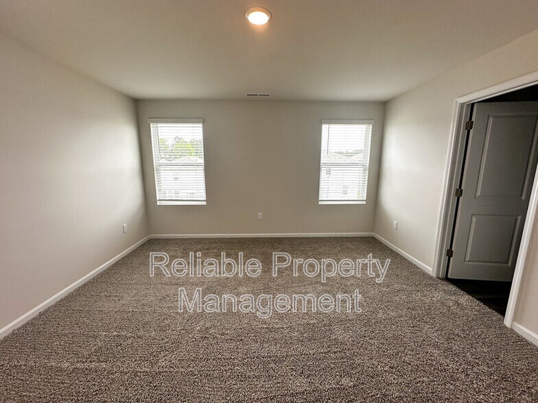 Building Photo - 121 Rushmore Ave