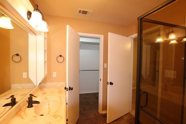 Building Photo - 1013 Blue Quail Dr