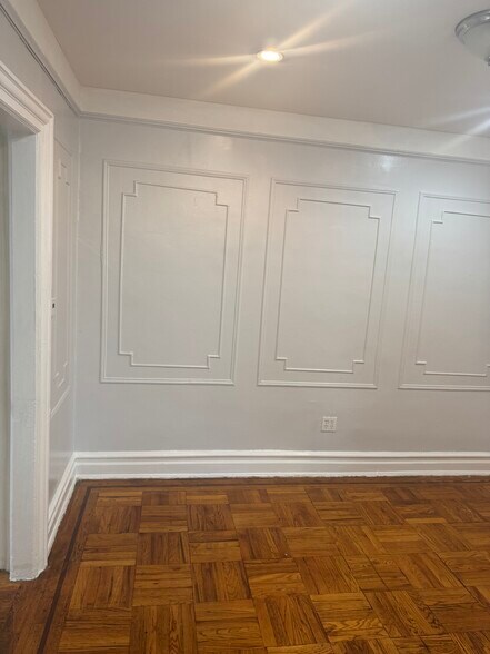Building Photo - 821 Troy Ave