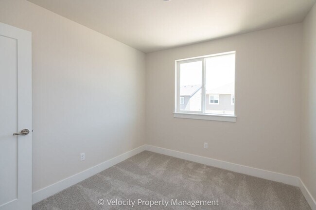 Building Photo - M555
