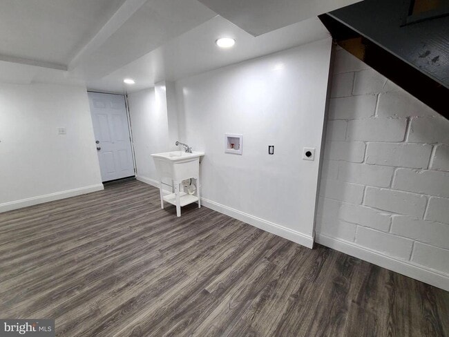 Building Photo - 4715 Dartford Ave