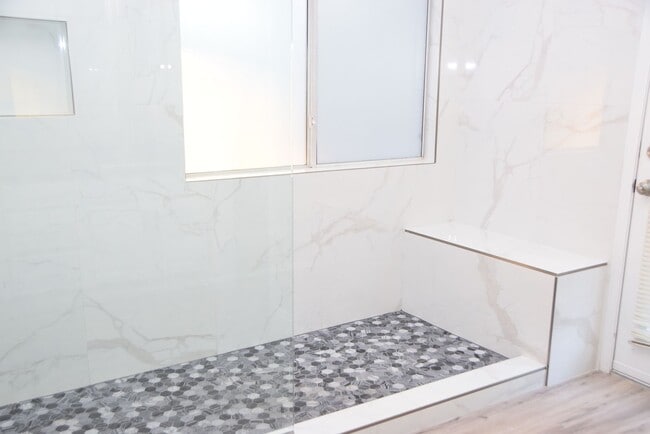 Building Photo - SE - SINGLE STORY 3 BEDROOM, FULLY UPGRADED HOME IN GATED COMMUNITY