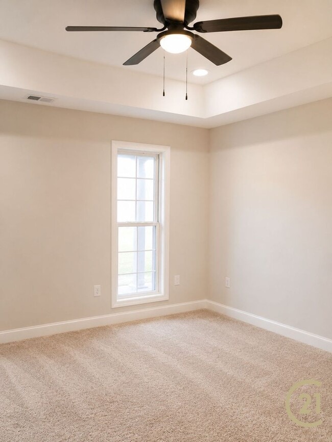 Building Photo - 3bed/2bath Home south of bypass