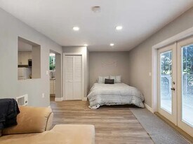 Building Photo - 755 Fern Ave