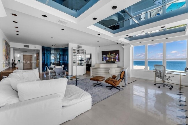 Building Photo - 4925 Collins Ave