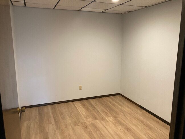 Small office - could be used as a room but has no windows. - 17221 SE Oatfield Rd
