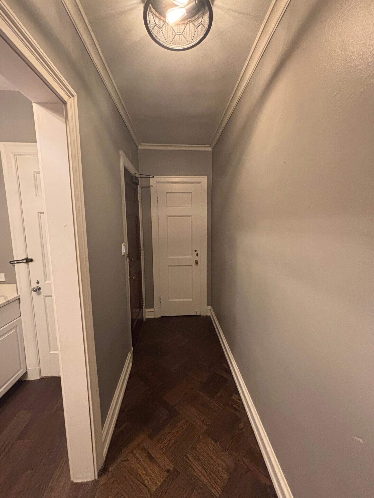 Foyer - 2000 N Lincoln Park W