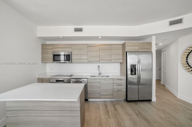 Building Photo - 121 NE 34th St