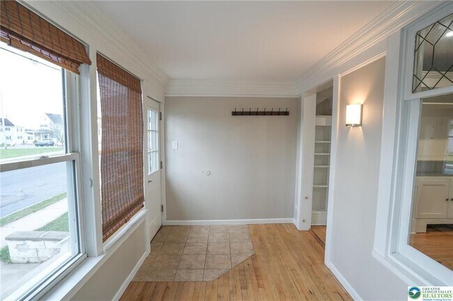 Building Photo - 628 Coal St