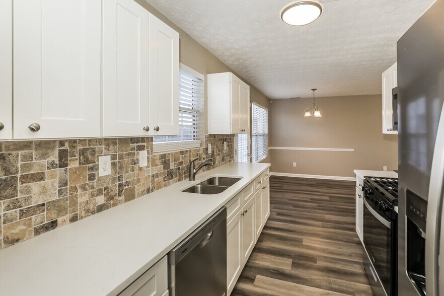 Building Photo - 6035 Flagstaf Walk