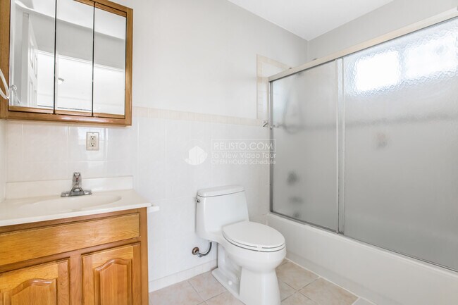 Building Photo - 3243 Davis St