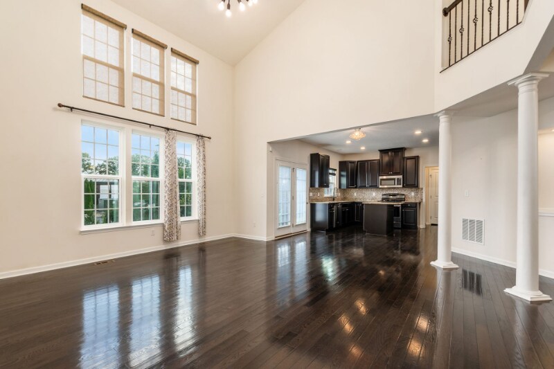 Building Photo - 6267 Brandon Dr