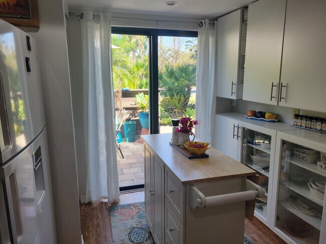 Building Photo - 202 Pinebrook Dr