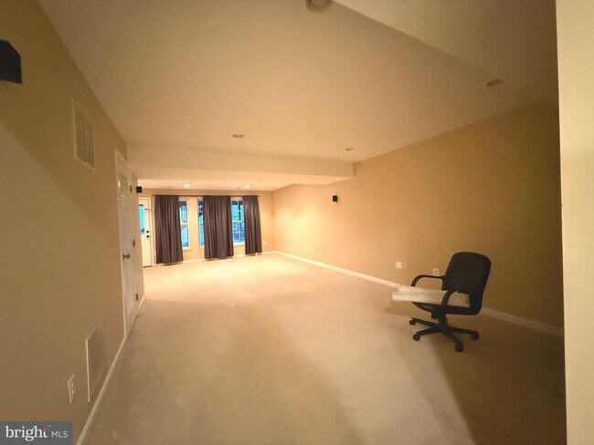 Building Photo - 60 Deerbrook Dr