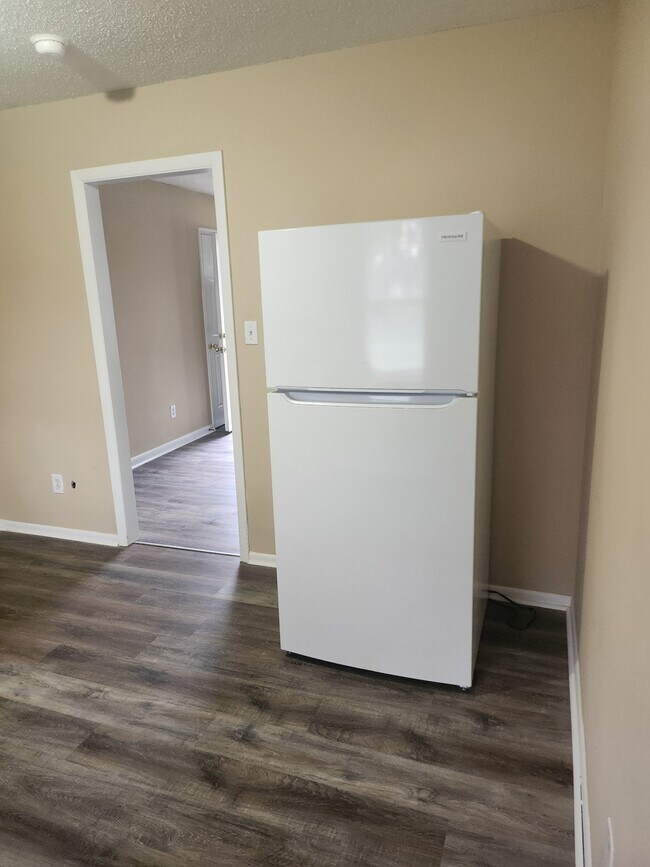 Building Photo - 3777 Sedgefield Dr