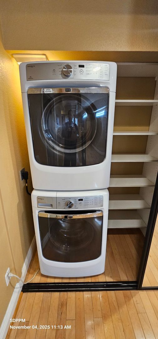 Building Photo - UTC - LA JOLLA - The Venetian - Nice STUDI...