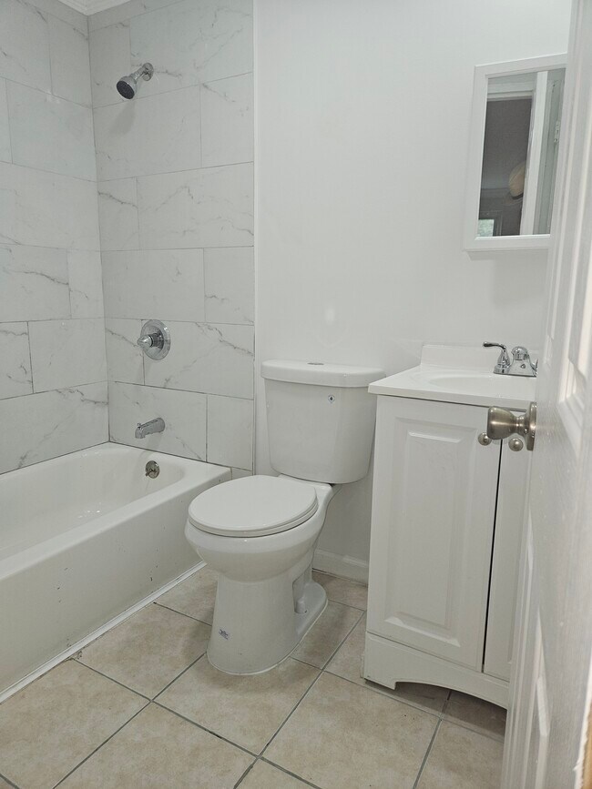 Building Photo - 3 Ethan Allen Ct