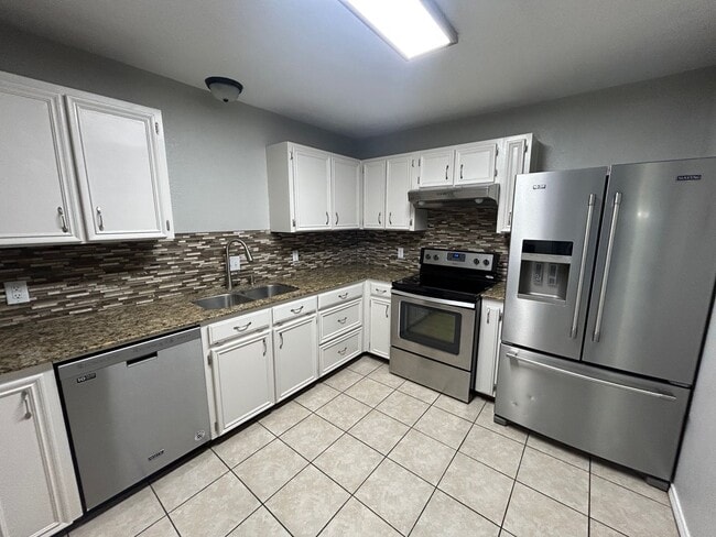 Building Photo - Updated Midway Corner Lot