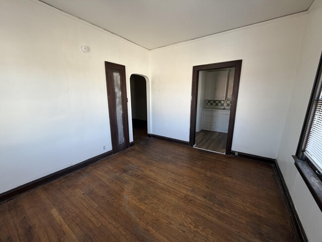 Building Photo - 308.5 Walnut-