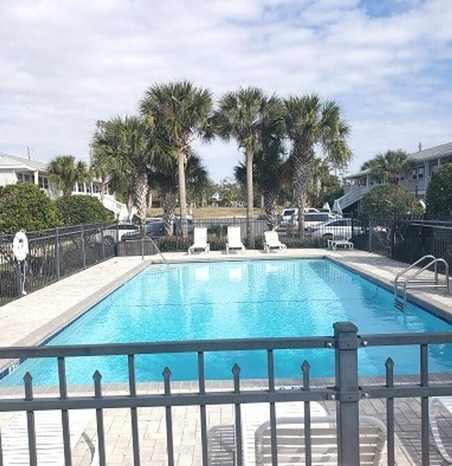 Building Photo - Historic St. Andrews!  Newly Remodeled! 1 bedroom 1 bath condo/1st Floor