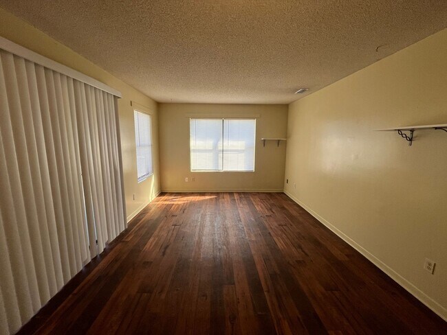 Building Photo - 1619 Victory St