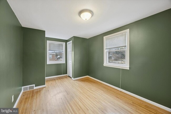 Building Photo - 519 Acorn St