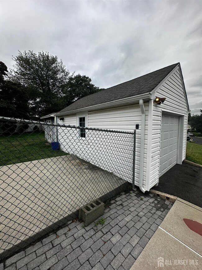 Building Photo - 277 Dukes Rd