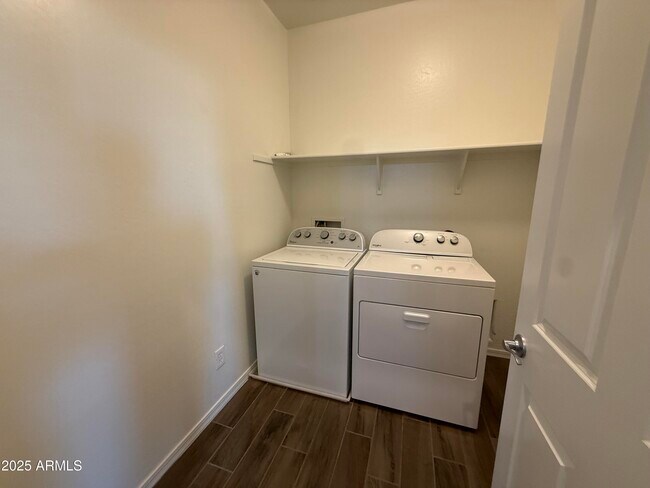 Building Photo - 9811 E Palladium Dr