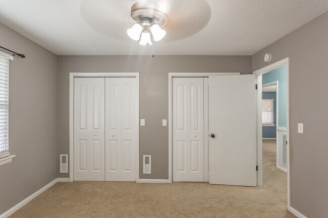 Building Photo - 4 Bedroom Rental in East Brainerd!