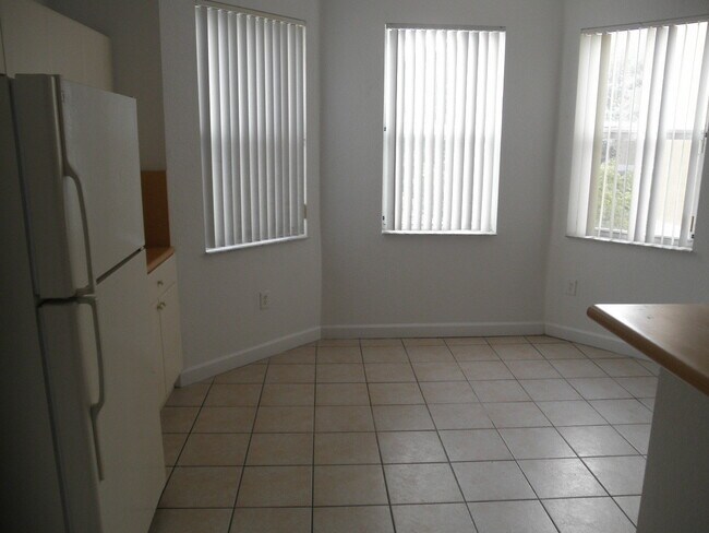 Building Photo - Shoma Townhomes