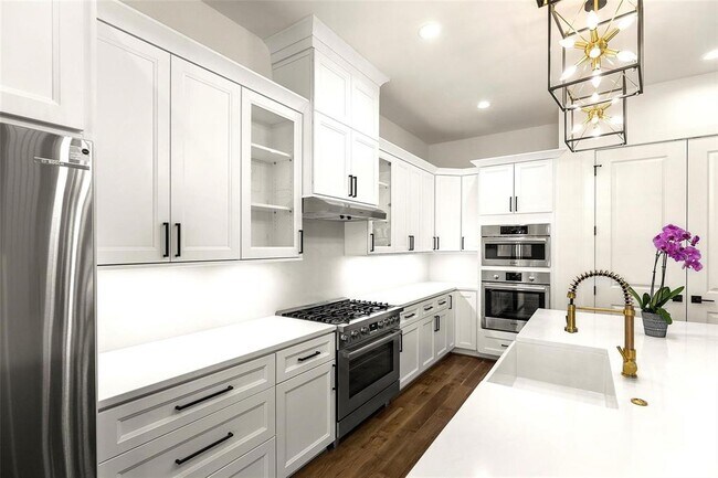 Building Photo - 1038 W 31st St