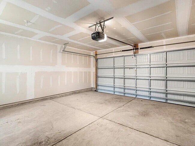 Building Photo - Earn Wealth While Leasing - Like a Homeown...